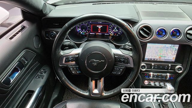 Ford Mustang 2022 — photo 13