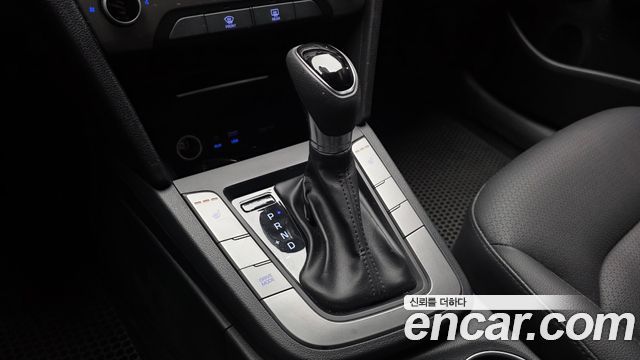 Hyundai AVANTE 2017 — photo 9