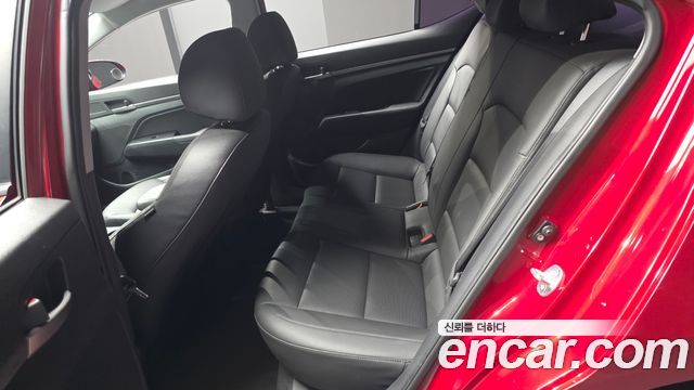 Hyundai AVANTE 2017 — photo 11