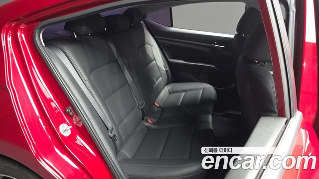Hyundai AVANTE 2017 — photo 12