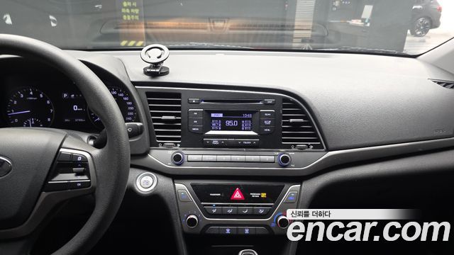 Hyundai AVANTE 2017 — photo 14