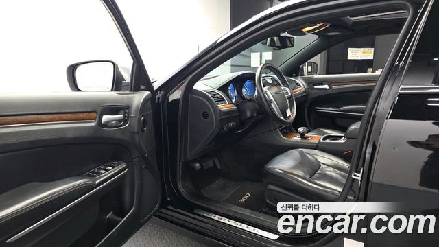 Chrysler 300C 2013 — photo 10