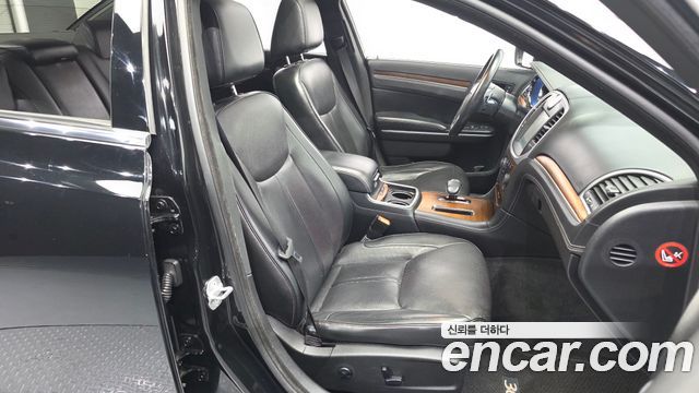 Chrysler 300C 2013 — photo 11