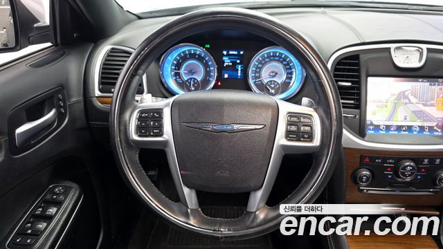 Chrysler 300C 2013 — photo 13