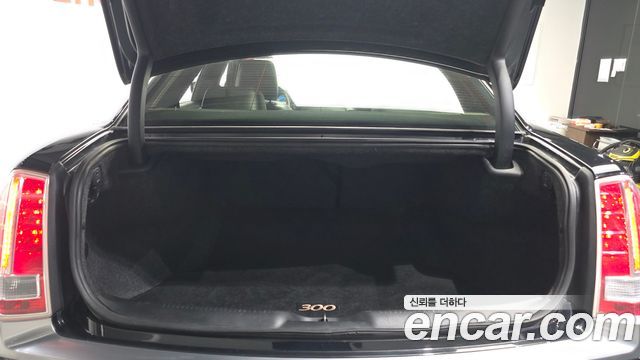 Chrysler 300C 2013 — photo 20