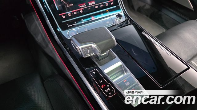 Audi A8 2020 — photo 12