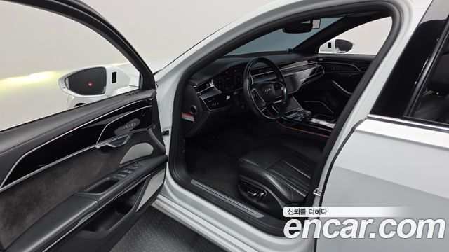 Audi A8 2020 — photo 13
