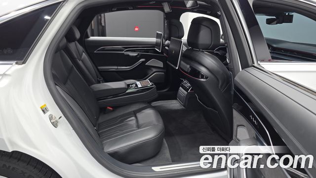 Audi A8 2020 — photo 17