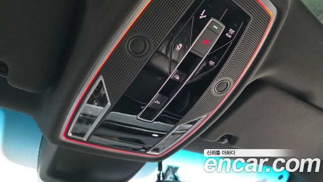 Audi A8 2020 — photo 23