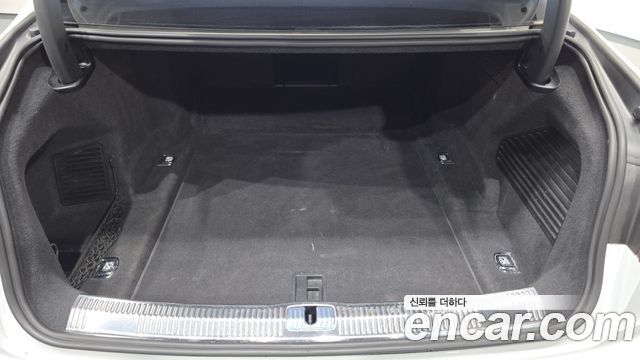 Audi A8 2020 — photo 26