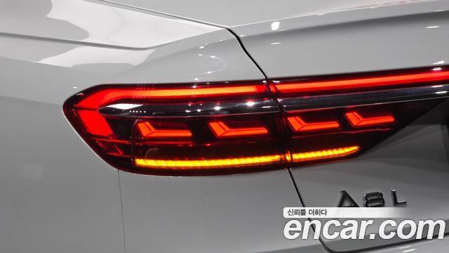 Audi A8 2020 — photo 9