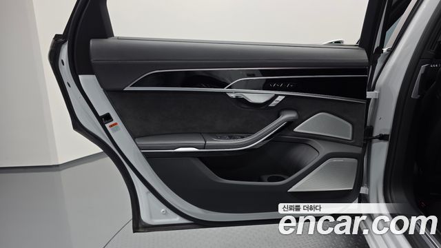 Audi A8 2020 — photo 15