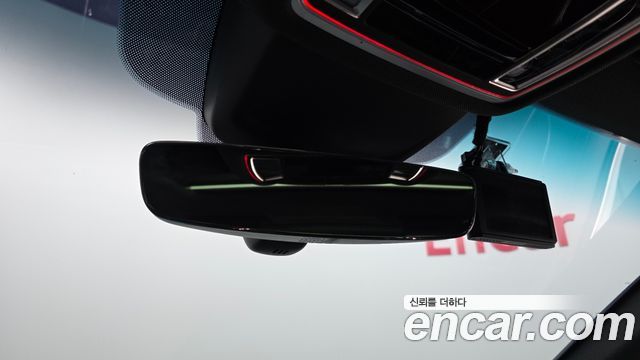 Audi A8 2020 — photo 28
