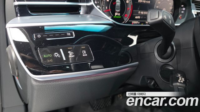 Audi A8 2020 — photo 29