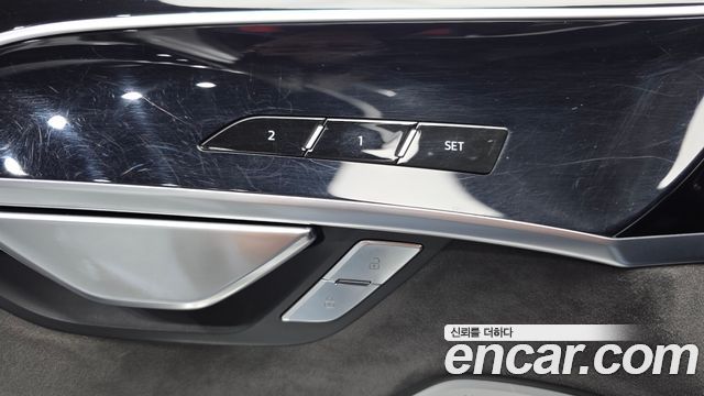 Audi A8 2020 — photo 31