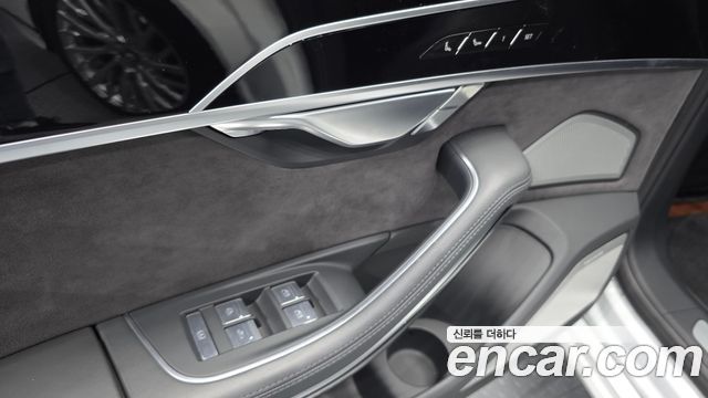 Audi A8 2020 — photo 34