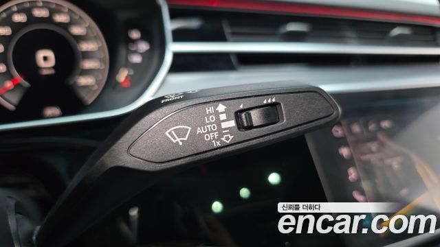 Audi A8 2020 — photo 35