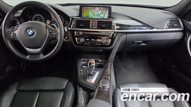 BMW 3-Series 2018 — photo 10
