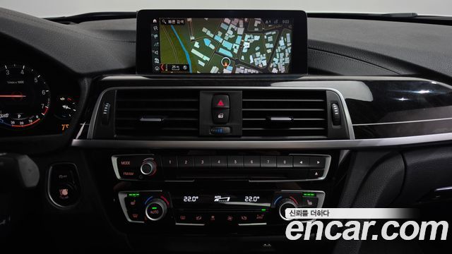 BMW 3-Series 2018 — photo 19