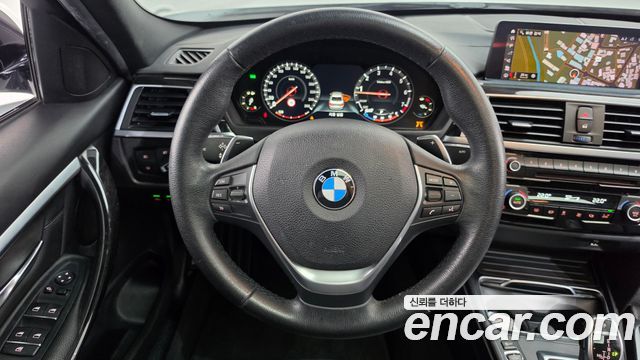 BMW 3-Series 2018 — photo 20