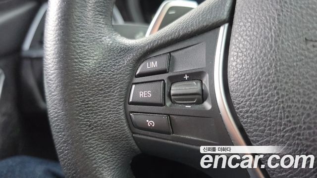 BMW 3-Series 2018 — photo 22