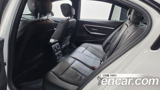 BMW 3-Series 2018 — photo 24