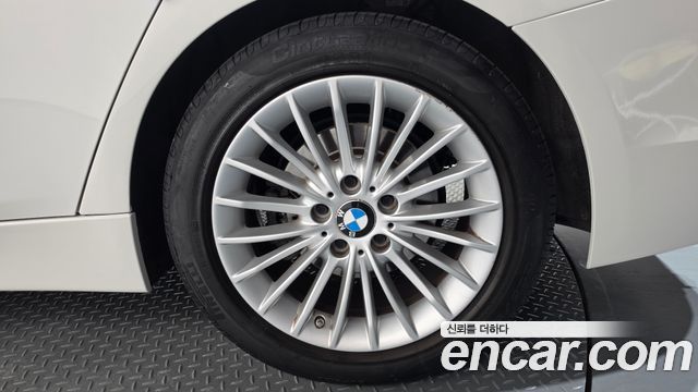 BMW 3-Series 2018 — photo 7