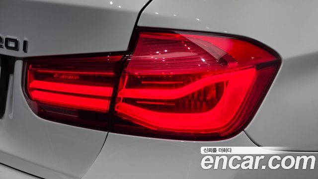 BMW 3-Series 2018 — photo 9