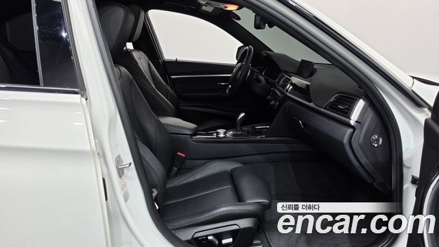 BMW 3-Series 2018 — photo 16