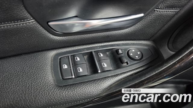 BMW 3-Series 2018 — photo 29