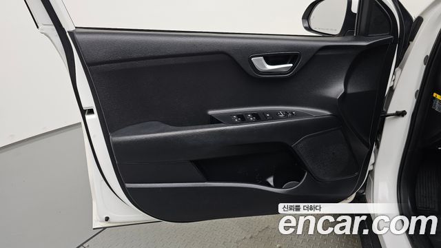 Kia Stonic 2018 — photo 14