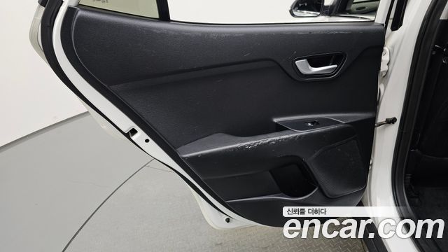 Kia Stonic 2018 — photo 15