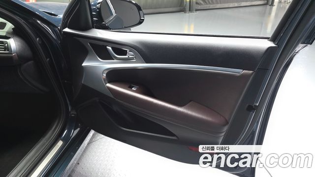 Genesis G70 2021 — photo 14