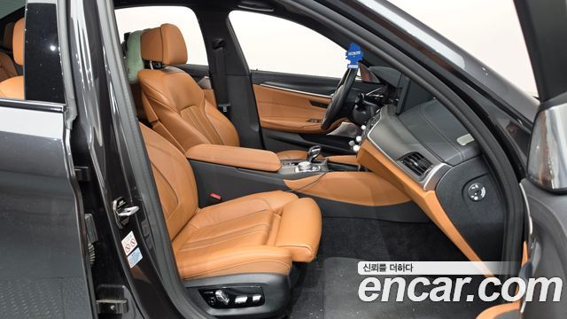 BMW 5-Series 2021 — photo 11