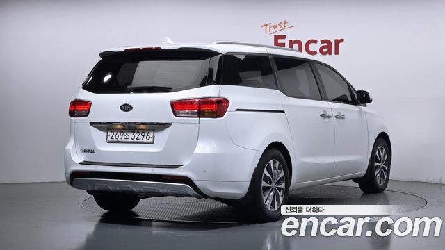 Kia Canival 2017 — photo 2