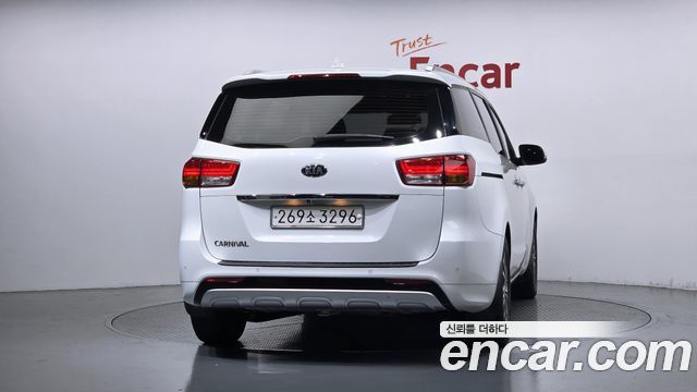 Kia Canival 2017 — photo 4