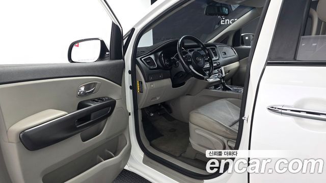 Kia Canival 2017 — photo 10