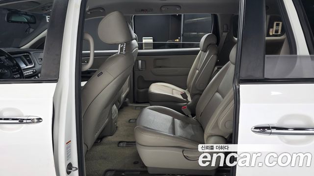 Kia Canival 2017 — photo 12
