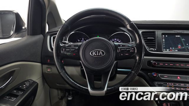 Kia Canival 2017 — photo 13