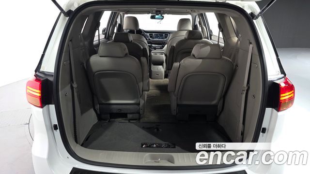 Kia Canival 2017 — photo 20