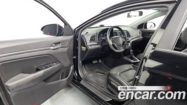 Hyundai AVANTE 2016 — photo 13