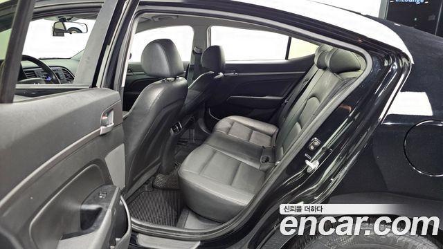 Hyundai AVANTE 2016 — photo 17