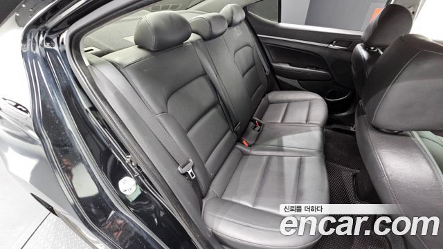 Hyundai AVANTE 2016 — photo 18