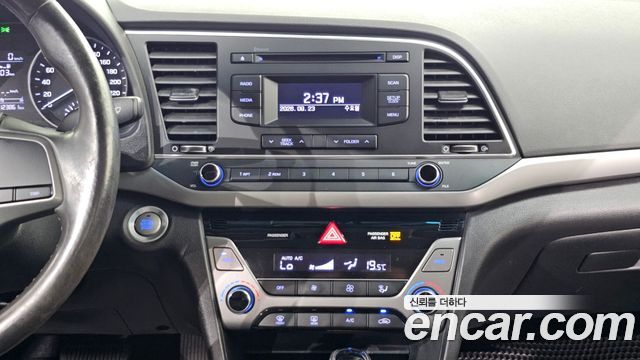 Hyundai AVANTE 2016 — photo 19