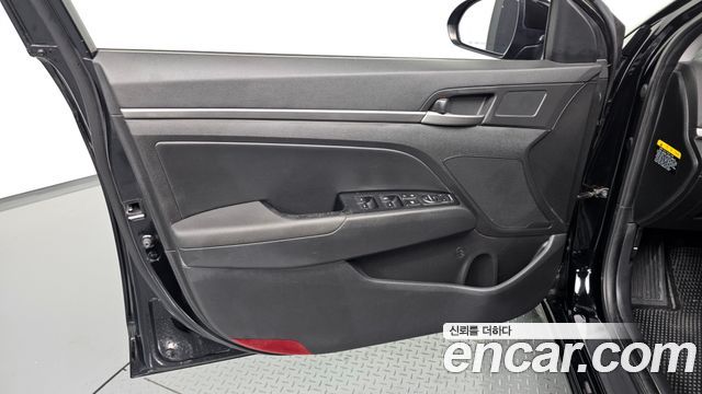 Hyundai AVANTE 2016 — photo 14