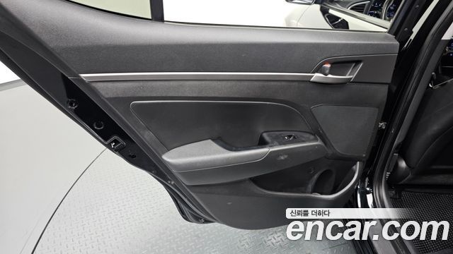 Hyundai AVANTE 2016 — photo 15