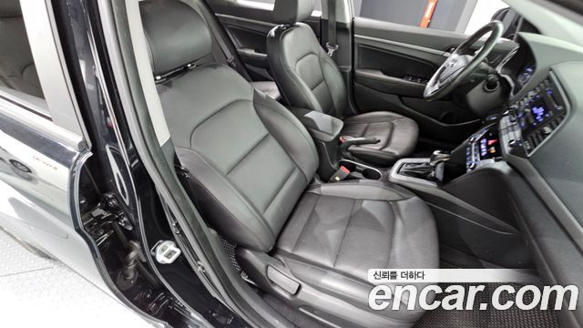 Hyundai AVANTE 2016 — photo 16