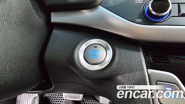 Hyundai AVANTE 2016 — photo 30