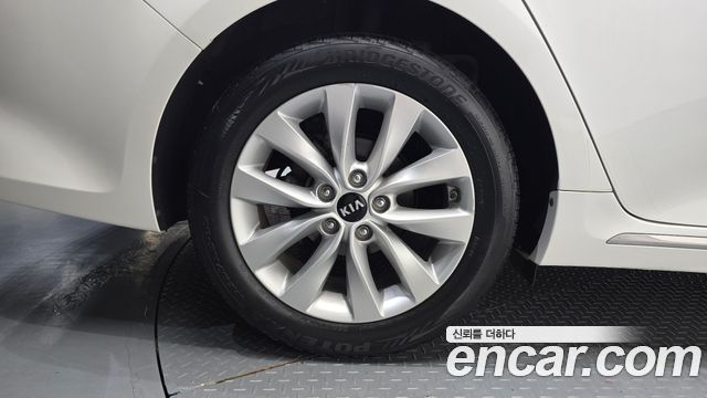 Kia K5 2018 — photo 5