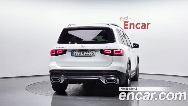Mercedes-Benz GLB-Class 2021 — photo 4